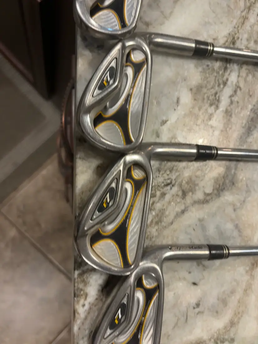 TaylorMade R7 Iron Set. 3-Pw (8 Iron Titleist DCI). Stiff Shaft With Good Grips