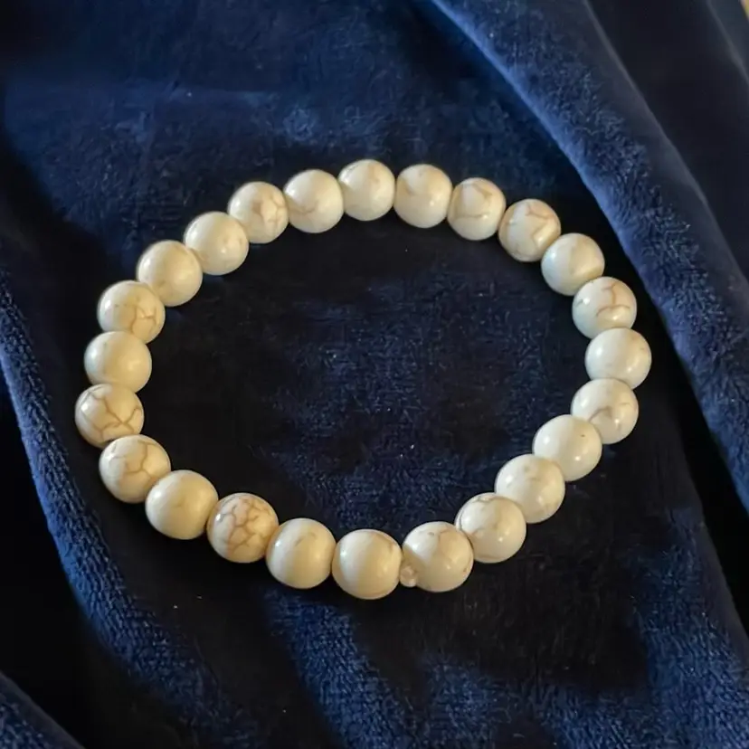 #01 - White Howlite Bead Bracelet