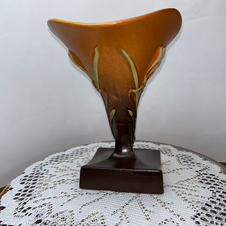 Vintage Roseville Freesia Cornucopia Vase 198-8”