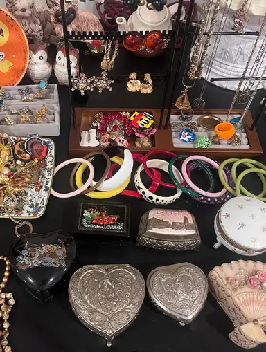 ✨Vintage Trinket/Jewelry Boxes, Jewelry, & More! ✨
