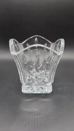 Vintage Cut Glass Vase – Flared Scalloped Rim & Starburst Base – Mid-Century Elegance