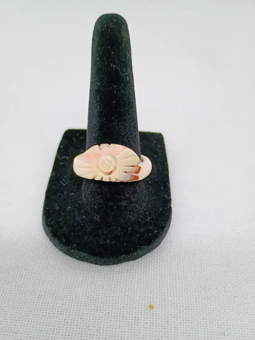 Vintage Carved Shell Ring Flower Sun Design 5mm Band Size 8.5 1980's