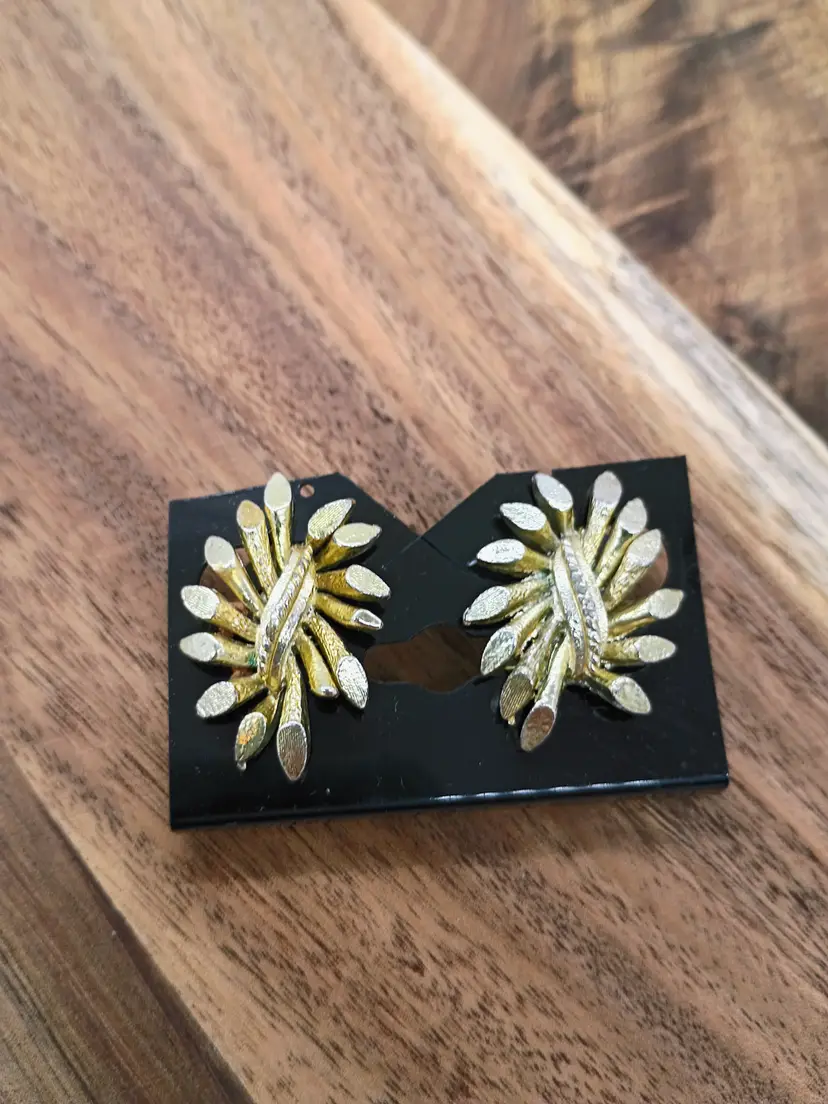Vintage Coro Gold Tone Metal Starburst Branch Cluster Clip on Earrings