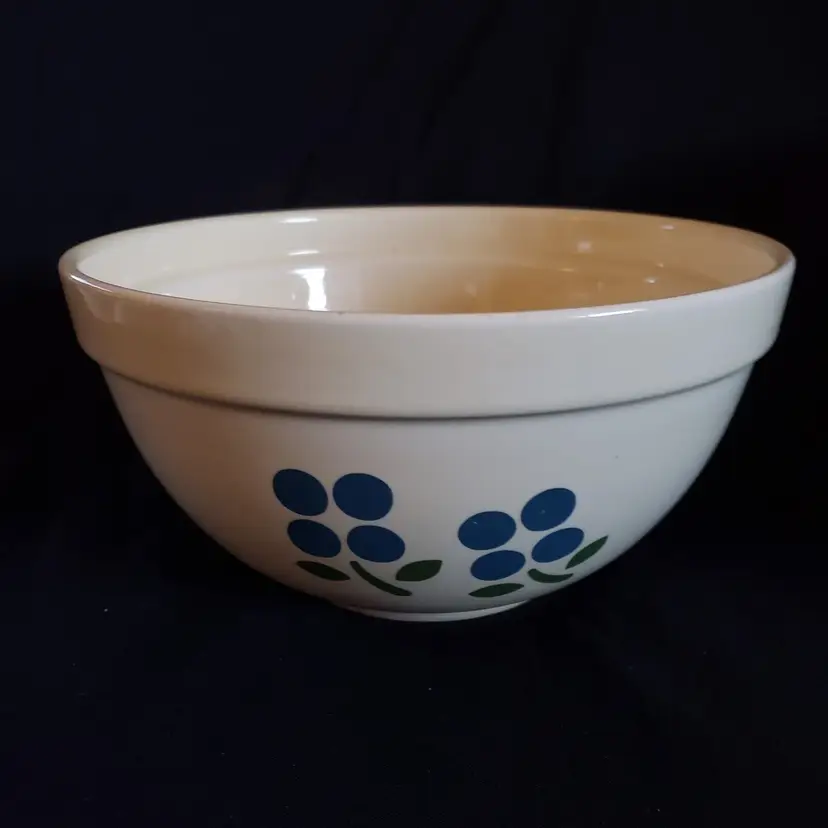 Treasure Craft Pottery Craft Mixing Bowl 1.5 Qt. Blueberry Design Vintage