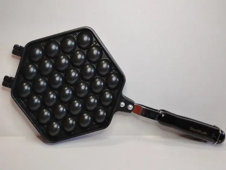 StarBlue Iron Bubble Waffle Maker Skillet