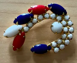 USA Patriotic Red White Blue Glass Brooch Pin Gold Tone Metal Julianna Style
