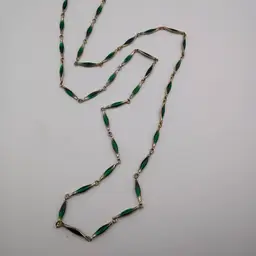 Vintage green and goldtone necklace, glows!