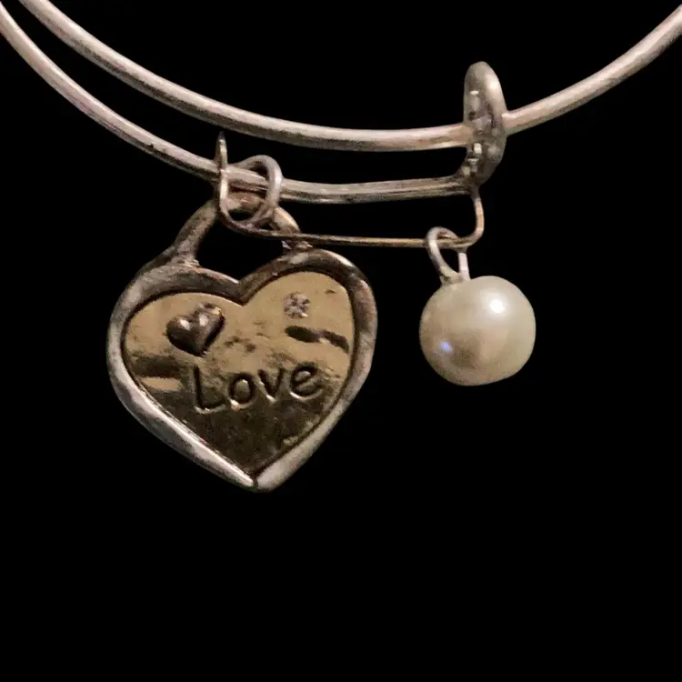 Love Heart Silver Tone Bracelet With Faux Pearl - 2.5 Inches
