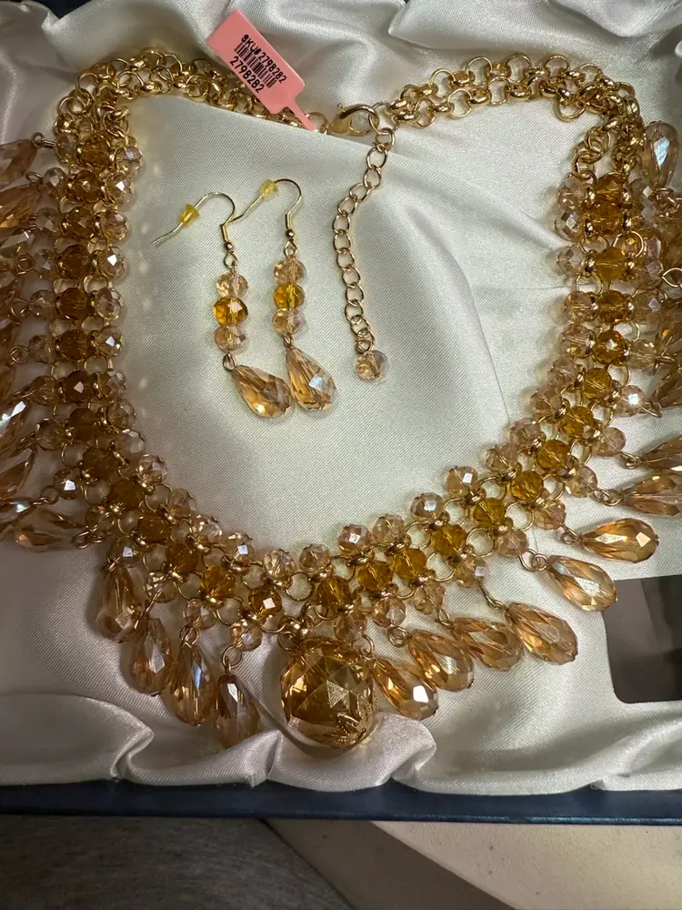 Golden Champagne Crystal Necklace & Earrings Set – Faceted Glass Bib Design, Gold Tone