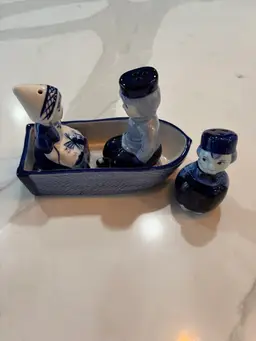 Vintage Delf Blue Boat Family Mom Dad Child Shakers Dutch