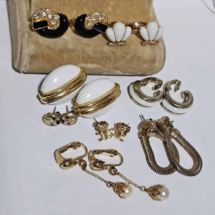 19 Pieces Avon Goldtone Costume Jewelry Collection!