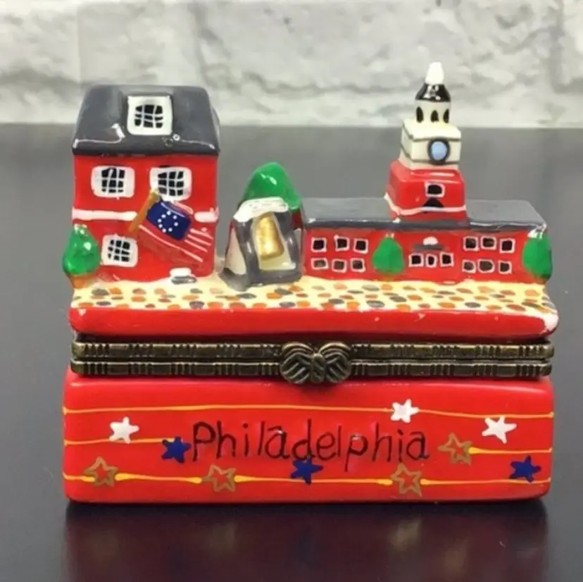Vintage Philadelphia Pilly Porcelain Hinged Trinket box