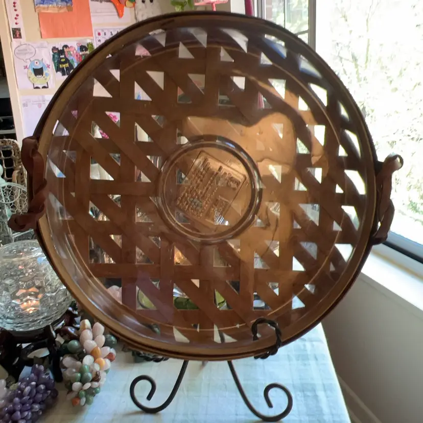 15” Gerald Henn Round Woven Serving Basket Leather Handles 1997 Signed Food Guardian Liner