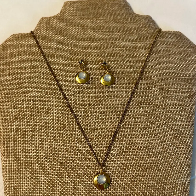 Vintage Gold Tone Moon Glow Glass Pendant Necklace and Post Earring Set