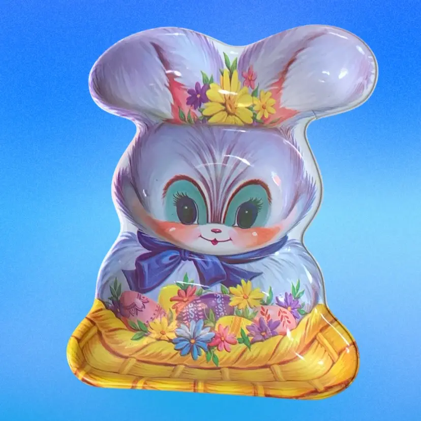 30. Vintage Plastic Easter Bunny Rabbit Candy Treat Dish Bowl Table Decor