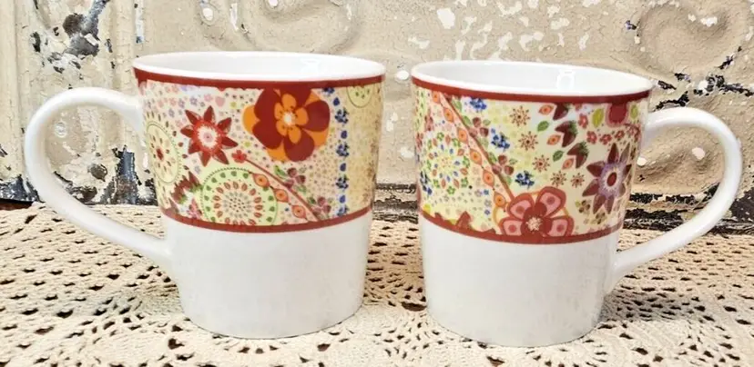 Pair of Starbucks 2007 Floral Strawberries Porcelain Tea Coffee Mug 11 oz (read)