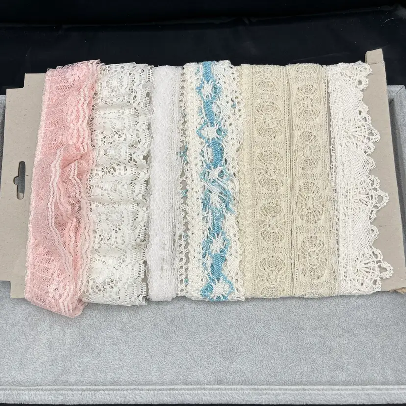 6 Varieties Of Vintage Lace On Sales Card