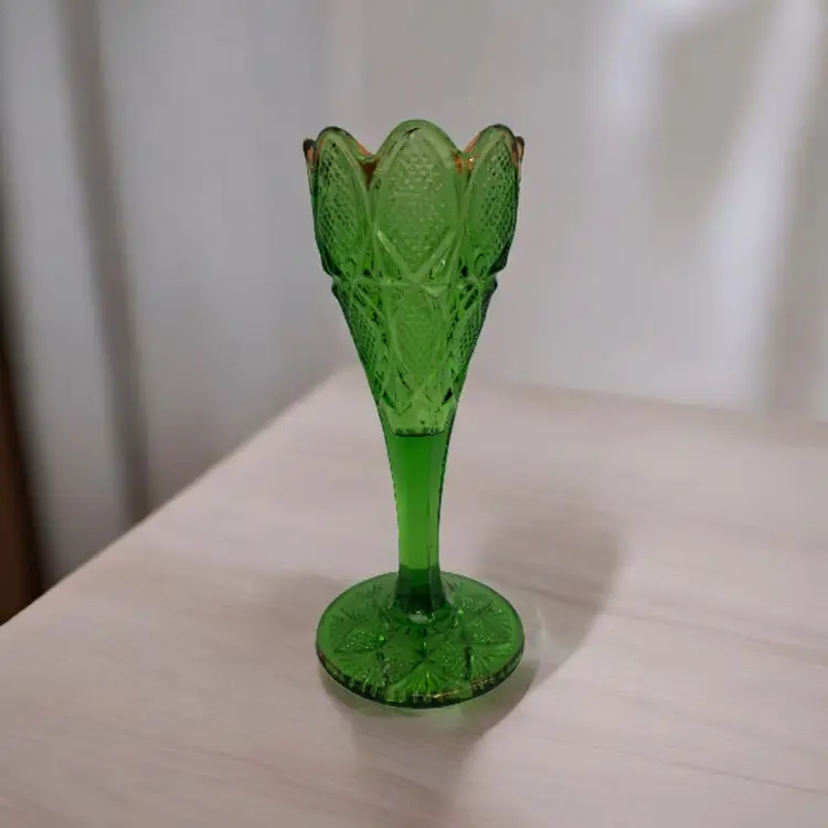 EAPG Emerald Green Bud Vase – Diamond Panels & Cane Pattern – Scalloped Rim – c. 1895–1915