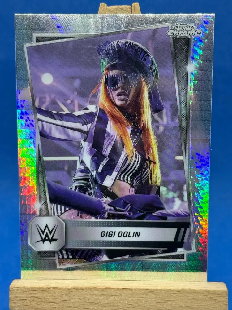 2025 WWE Topps Chrome Gigi Dolin #72 Prism Refractor A42