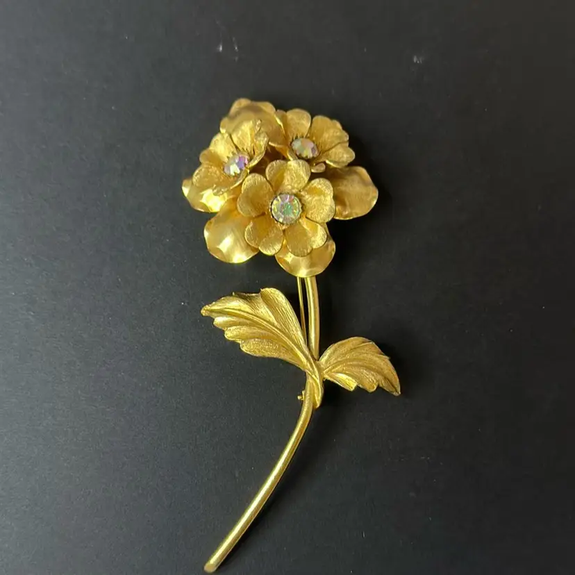 #01 Vintage costume Flower Brooch gold tone