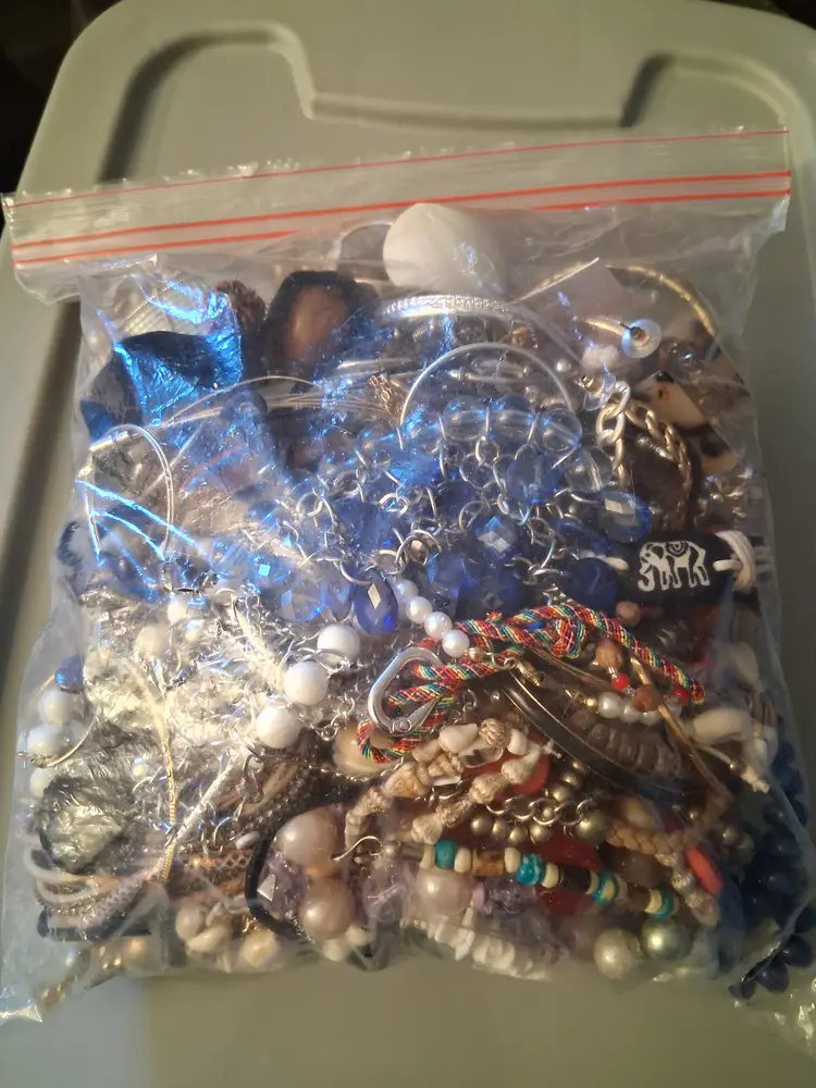 4 lbs Mostly WEARABLE COSTUME JEWLERY VTG to MOD Resell/Keep/Craft/Upcycle #15