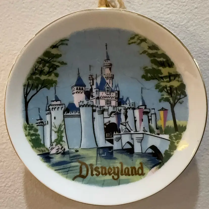 Disneyland 4” Early Park Souvenir  Wall Plate