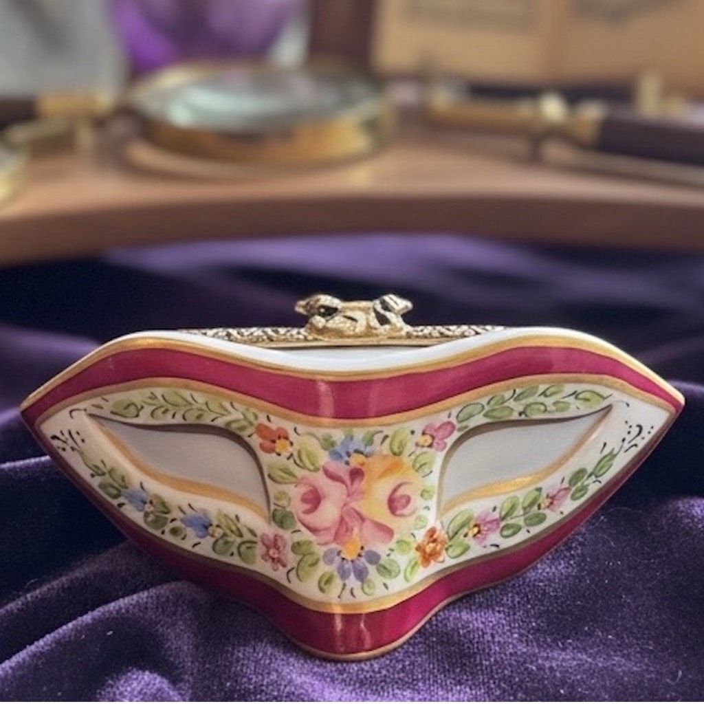 Niknax · Signed Very Rare Limoges Trinket Pill Box French