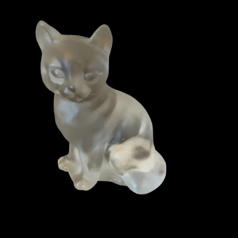Fenton Frosted Cat 2 3/4 X 2 1/4 X 3 1/2 Inches