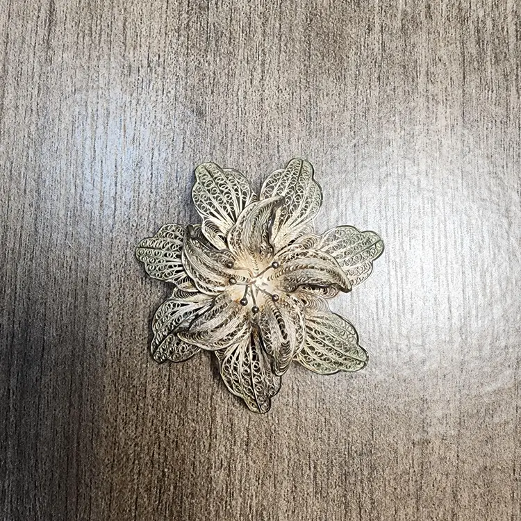 Vintage Filagree Floral Pin/Brooch #1