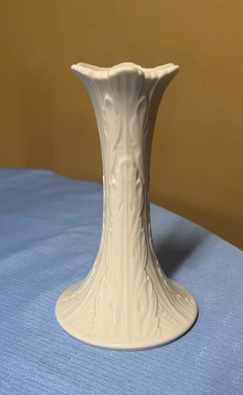 Lenox Woodland candlestick holder ivory porcelain embossed acanthus leaf 7” tall