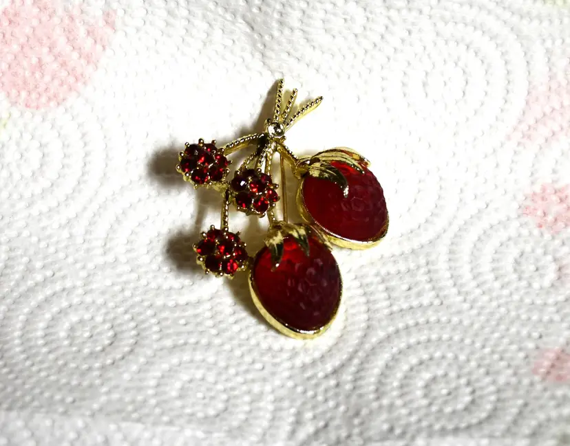 Vintage Sarah Coventry Strawberry Festival 1966 Brooch Luminous Red Strawberries / Rhinestones