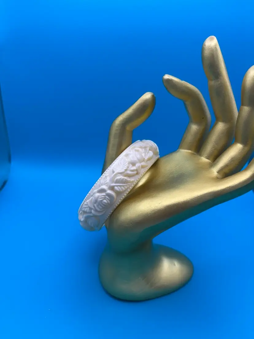 Vintage Ivory-Style Plastic Bangle Bracelet – Carved Floral Roses Design