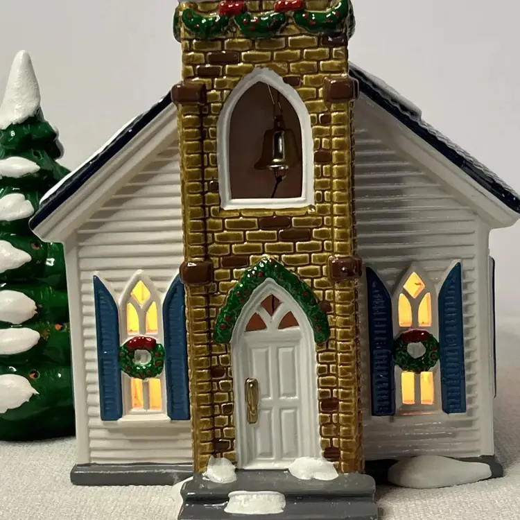 Vintage Dept. 56 Wedding Chapel Original Snow Village & Light (c) 1994 #54640 Retired
