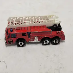 MATCHBOX LADDER TRUCK - FIRE ENGINE 1:64 DIECAST CAR VINTAGE 1982 Missing Ext