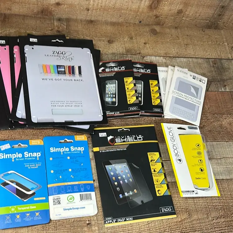 Lot 12 Cases And Screen Protectors iPad Samsung iPhone Kindle