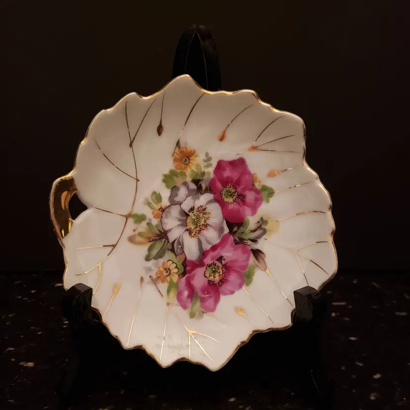 Nasco Del Coronado Leaf Shape Trinket Dish Flowers Gold Trim Handle Vintage