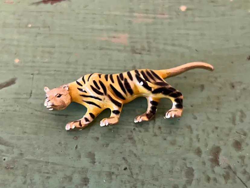 Vintage Signed Jonette Jewelry Tiger Brooch. JJ Enamel Big Cat Costume Jewelry Pin.