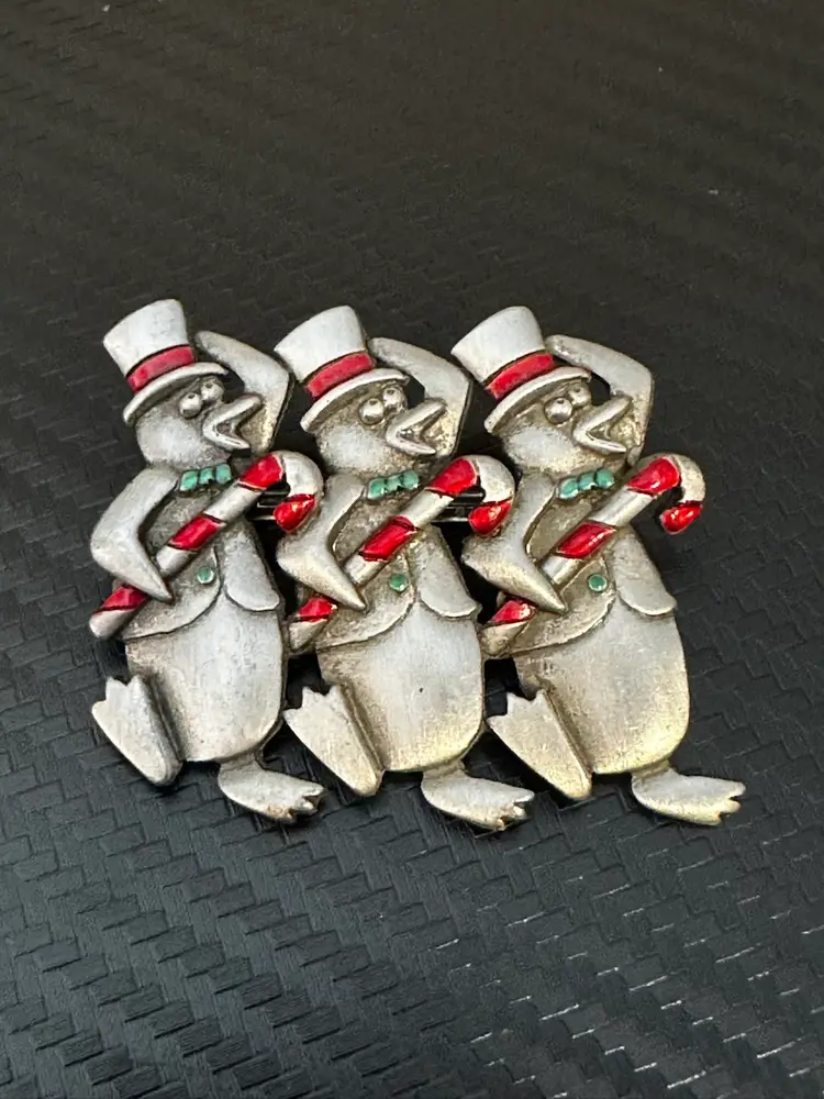 JJ Dancing Penguins Brooch