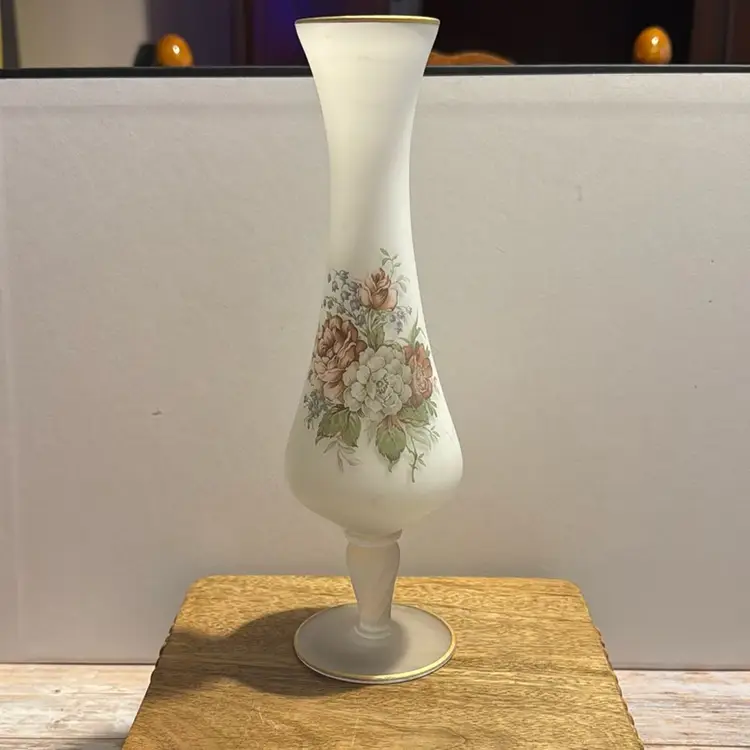 Frosted Satin VTG Bud Vase With Floral Design Wonderful Condition