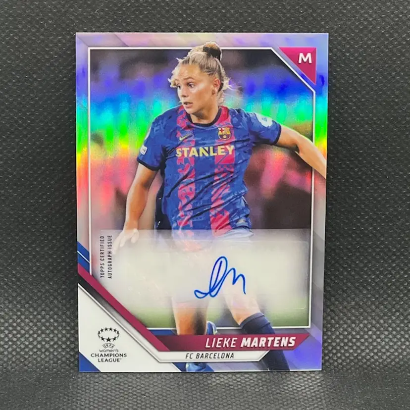 Lieke Martens 2021/22 Topps Chrome UEFA Women Autograph Soccer Card