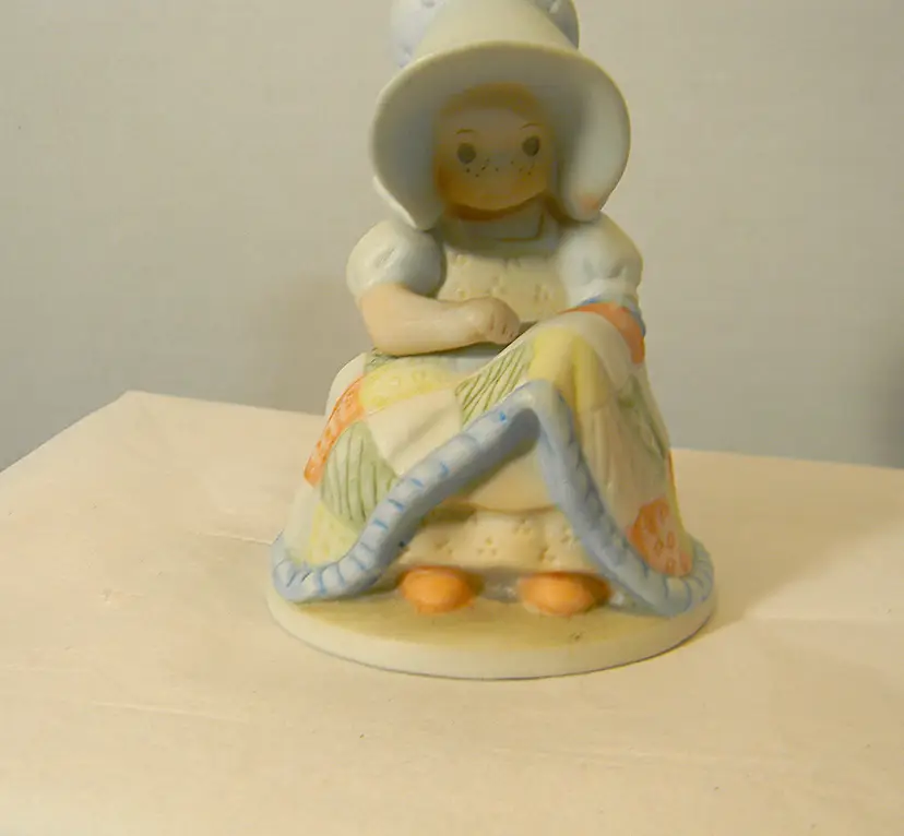 Circle of friends Collection by Masterpiece Girl is sewing a quilt