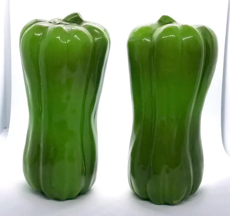 #01 Vintage Elongated Ceramic Green Bell Pepper Salt & Pepper Shakers, Made in Japan