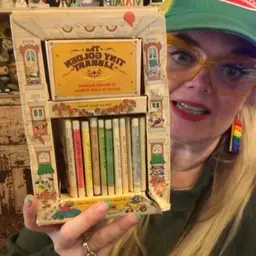 Tiny golden library set