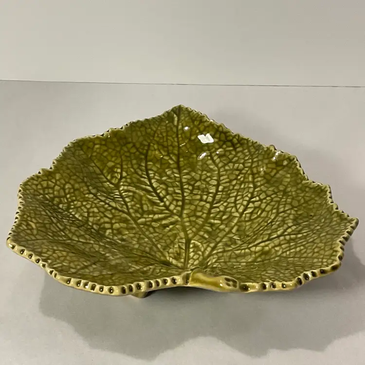 Vine Green Bordallo Pinheiro 7" Leaf Dish