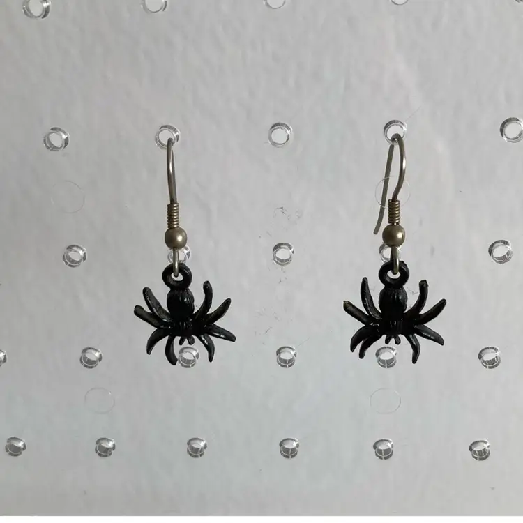 Scarey Black Halloween Spider Earrings