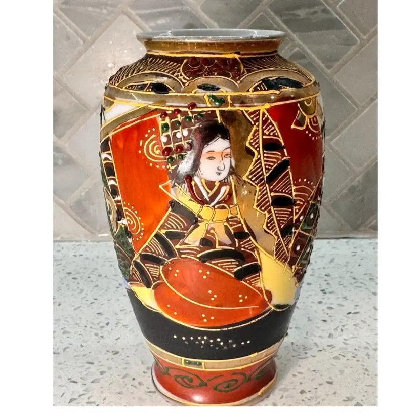 Vintage 5” tall Japanese Satsuma vase, mid-20th century, featuring hand-painted.