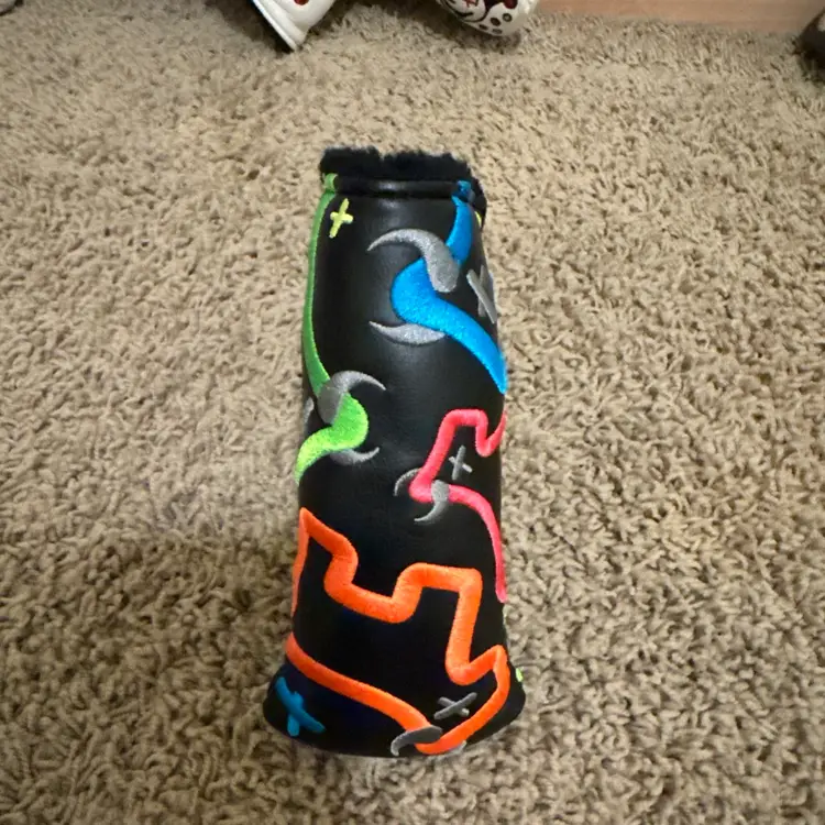 Scotty Cameron Junkyard Dog Headcover ( Neon Dogs)