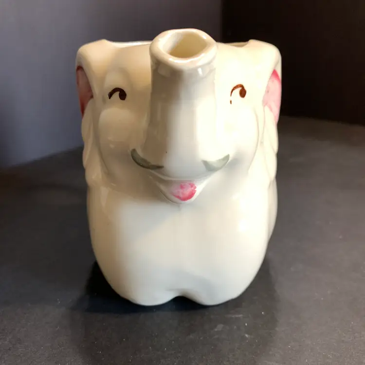 Shawnee Elephant Creamer
