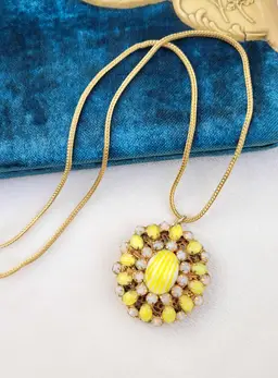 RARE Vintage Schreiner Yellow Givre Glass Gold Tone Locket Pendant Necklace 24"