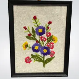 Vintage Framed Floral Crewel Wall/shelf Art - 8.75x6.75- Made by Edna 1975